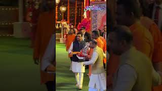 Mukesh Ambani Welcomes Raj Thackeray At Antilia To Celebrate Ganesh Chaturthi 2023 | #Shorts N18S