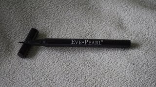 Review: Eve Pearl Smudgeproof Liquid Eyeliner in Black Pearl