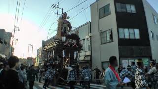 佐原の大祭 秋祭り2014　最終日　東関戸の山車　旧風月堂三叉路を９０度ターン　00268