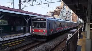 A train passes Senzoku-ike station in the Ikegami line - Tokyo