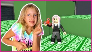 Escaping Grandmas House Obby - robbing a jewelry store roblox obby