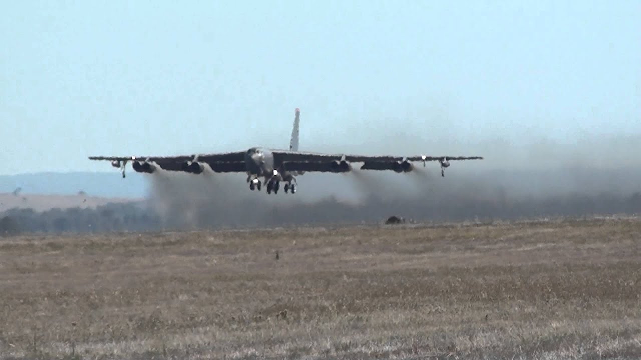 Boeing B52H Stratofortress Take Off Avalon Airshow 2013 - YouTube