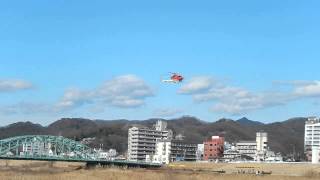 平成27年足利市消防出初式　栃木県防災ヘリコプター「おおるり」による放水