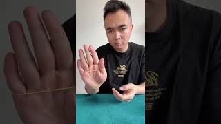 Magic teaching and entertainment. Thread a rubber band through the hand and teach you the same tric