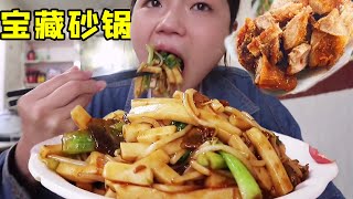 打卡宝藏砂锅店，15一份的牛肉炒年糕，后悔没有早一点来！【大脸楠楠】