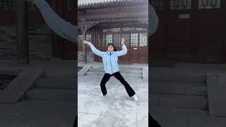 Demonstration of five-step quan from behind #kungfu #china #wushu #shortsvideo #sports #martialarts