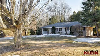 Mono, ON - Gorgeous 3-Bedroom Bungalow Half-Acre Lot Backing to Mature Woods | Mary \u0026 Kait KLEIN