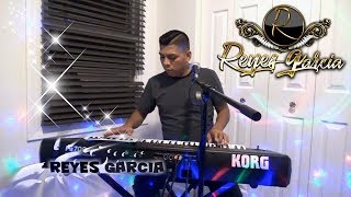 Tecladista de Chicago - Reyes Garcia - tocando cumbias guapachosas en teclado korg pa 700