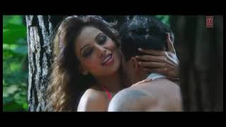 Bipasha Basu | Hot Kissing Scene