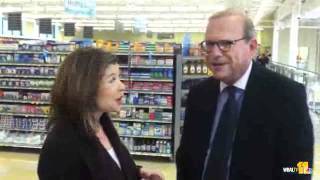 Kim Visits New Harris Teeter Location