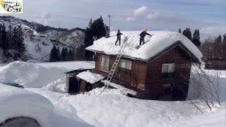 屋根につっかえた雪を除雪してから自宅の屋根の雪下ろしをしてから雪まつりの打ち上げに参加しました〜豪雪地帯の除雪ルーティン\u0026屋根の雪下ろし【2025年2月16日】新潟県十日町市池谷集落