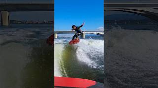 エアーを決めるも魚のジャンプのほうが高かった…ウェイクサーフィン #wakesurfing  #skimboarder