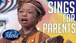 Download Lagu Boy Sings His Heart Out For Parents Emotional Perf... MP3 Gratis