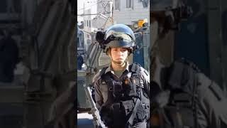 فلسطيني يستفز مجندة إسرائيلية - مضحك 🤣🤣
