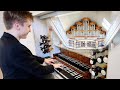 'Prelude in C Major' on one of the most interesting Pipe Organs - J. S. Bach played by Paul Fey