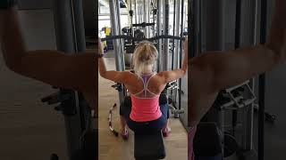 Lat Pull Down