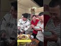 全红婵妈妈和全红婵爸爸和全红婵哥哥其乐融融吃饭 quanhongchan family atmosphere is so so excellent