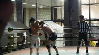 2018.10.7 UWF関東学生プロレス クスリ松村 vs でんじゃらすにーちゃん＠町田大道芸