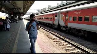 12925 Mumbai Central Amritsar Paschim Express with BRC WAP-7 39028 arrives at Vapi.