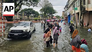 Malaysia prepares worst floods in a decade, after three killed and thousands displaced