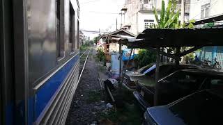 เส้นทางรถไฟสายวงเวียนใหญ่ - มหาชัย รถไฟก็ต้องหลีกกันเหมือนกัน