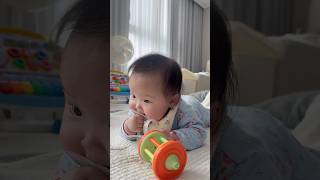 낮잠자다 시끄러서 깸😒 노래를 하는건가🎶 종일 쫑알쫑알 #쌍둥이 #아기 #baby #쌍둥이육아 #육아 #귀여운아기 #힐링영상 #쌍둥이맘 #7개월아기 #옹알이