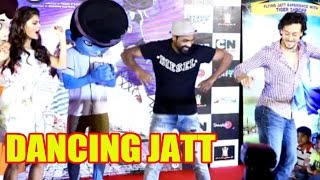 Don't Miss: Tiger Shroff Dancing With Cartoons At A Flying Jatt Promotions!