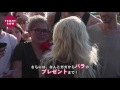 ファンが号泣！レディー・ガガがファンに見せた神対応が凄い lady gaga greets loyal fans