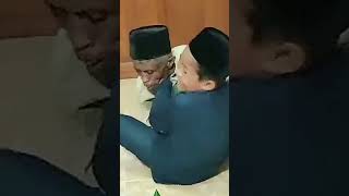 Maulidan! Kakek sama cucu rebutan buah hehe