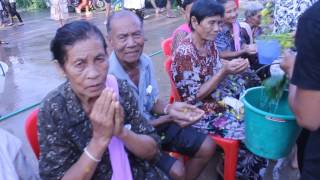 สรงน้ำพระพุทธรูป   สรงน้ำพระสงฆ์ และผู้สูงอายุ  ในวันสงกรานต์