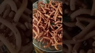 கார சாரமான காரசேவ் ரெடி யாருக்கெல்லாம் காரசேவ் பிடிக்கும் 😋#shortsvideo #shorts #snacks