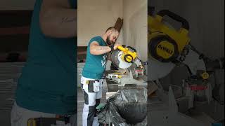 Реноватор в установке дверей DCS 356 #shortvideo #doors #work #dveri #master #dewalt #shorts #short