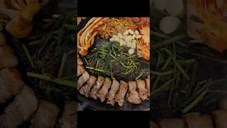 통삼겹의 육즙과 감칠맛이 풍부한 솥뚜껑 삼겹살/Korean food #삼겹살 #shorts#맛집