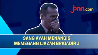 Tangis Ayah Brigadir J Pecah di Acara Wisuda Sang Anak