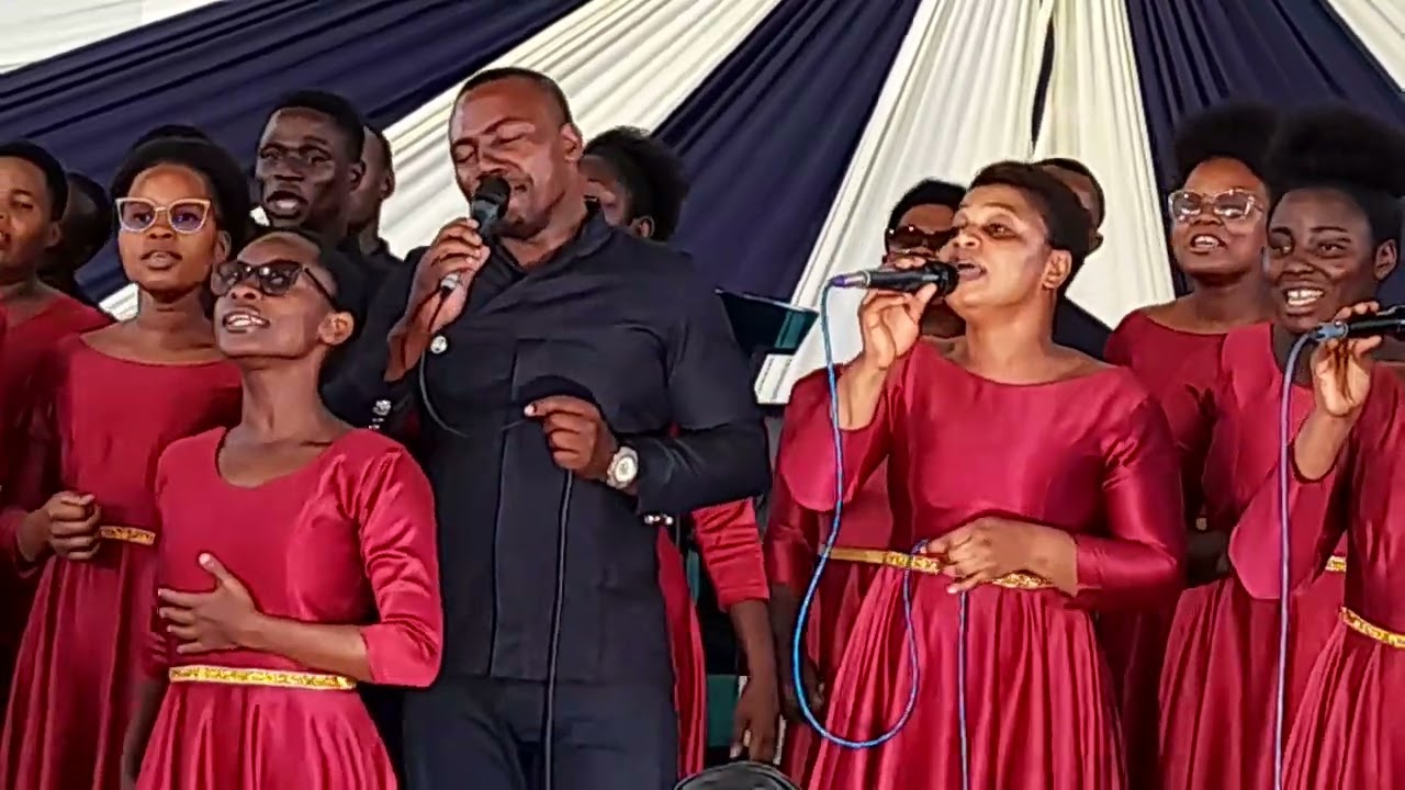 Moyoni Mwangu Live By Salasala Choir Tanzania - YouTube