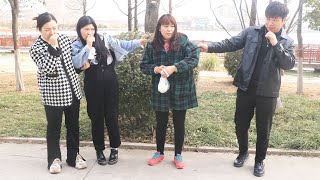 老同学聚会互相攀比，瞧不起养猪的学姐，一个电话都傻眼了【小白导演】