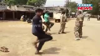 Police Punish To Those Who Came Onto The Streets Despite Lockdown In Jashpur