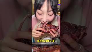 香喷喷的烤全羊 引来路人围观#妈呀太香了#大口吃肉#烤全羊