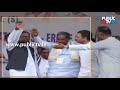 siddaramaiah caught pushing aside h anjaneya during rahul gandhi s rally in chitradurga