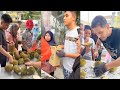 Dato Aliff Syukri Jual Durian Habis Dalam Masa 10 Minit,Suka Tengok Ammar Jual Durian😃