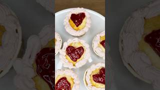 Valentines Cupcakes #recipe #backen #valentine #sweet #baking #cupcakes #pink #heart #lemon #berry