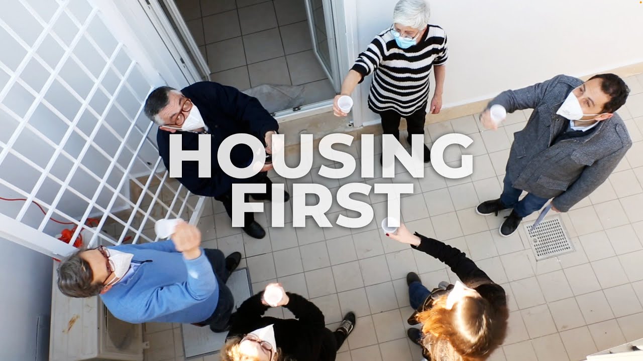 Nuestra Vida Vuelve A Empezar Aquí: El Primer Hogar De Housing First ...