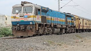 #12950 Santragachi - Porbandar Kavi guru SF Express with #40323 SBI WDP4D