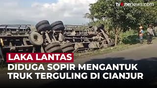 Diduga Sopir Mengantuk, Truk Terguling di Cianjur, Muatan Air Mineral Berserakan | OneNews Update