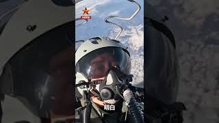 看 #中国 东部战区，数架 #歼20 战机依次升空，空战对抗训练进行中……# Eastern China theater, several # J-20 fighter