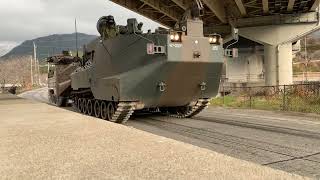 玖珠戦車道 回収車に牽引されるAAV7 2023年12月16日