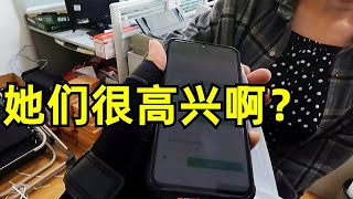 外卖小哥闯进小姐姐们的办公室！她们很高兴啊？【皮皮皮卡乒】