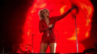 Miley Cyrus Performs 7 Things Live at Lollapalooza 2021