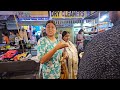 Raveena हमें खिलाया खूब सारा Street Food /Exploring Popular street food