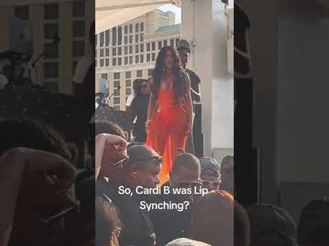 Cardi B Throws Mic At Fan Who Splashes Her Drinks On Stage - YouTube